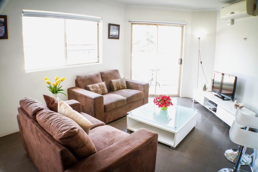 Surfers Riverside Gold Coast Room photo